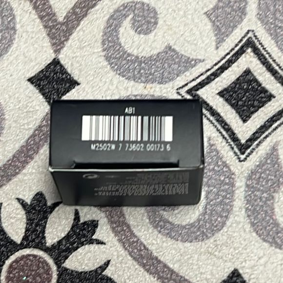 - M•A•C eyeshadow ~ Scene-satin - Picture 7 of 8